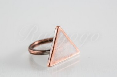 165b Háromszög gyűrű